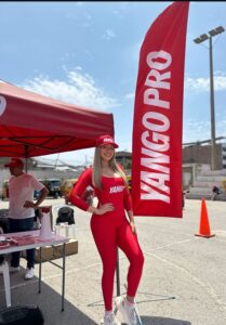 Anfitriona Kamila para ferias corporativas en Centro de Exposiciones Jockey