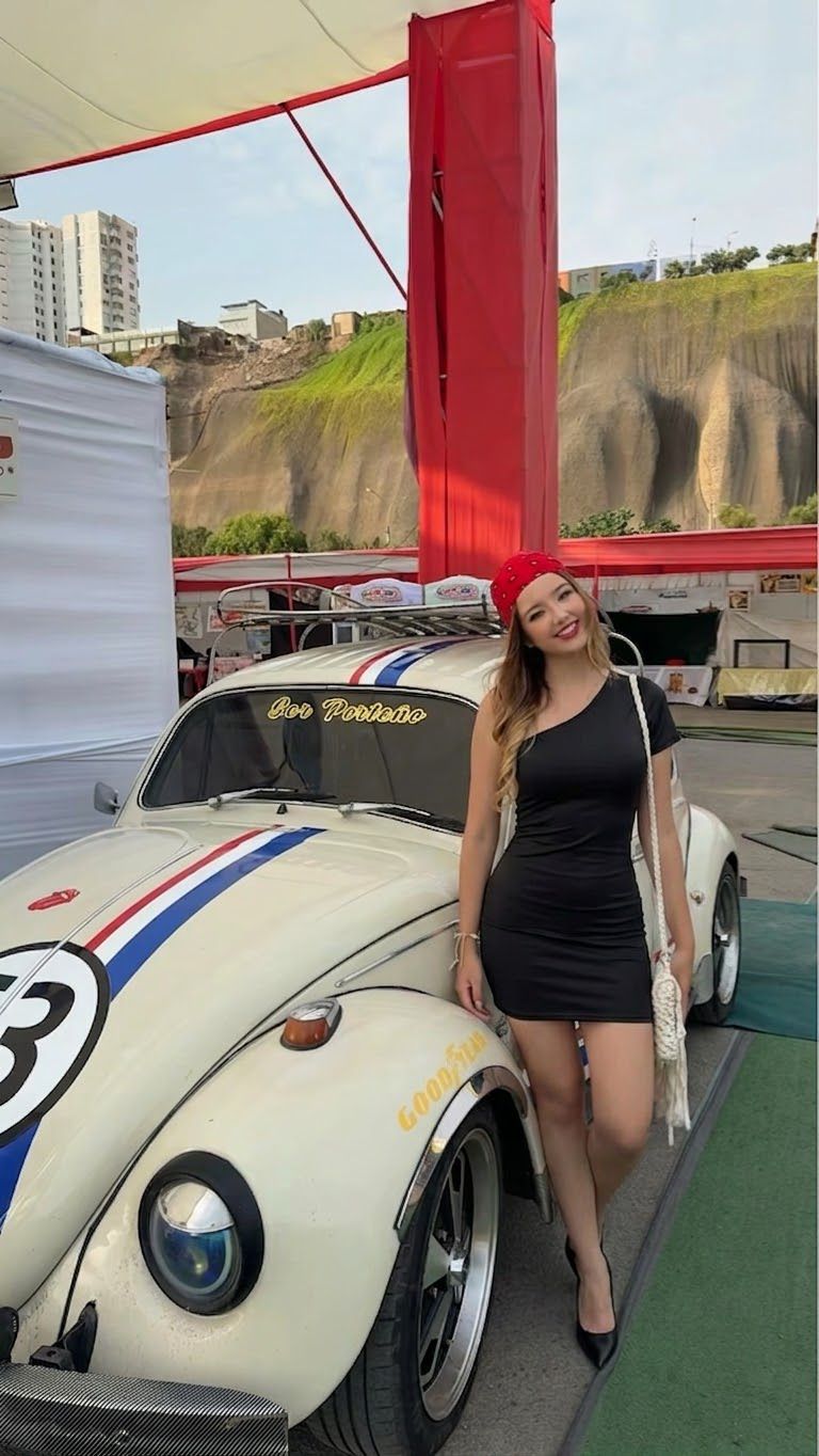 Anfitriona Nicole para eventos corporativos